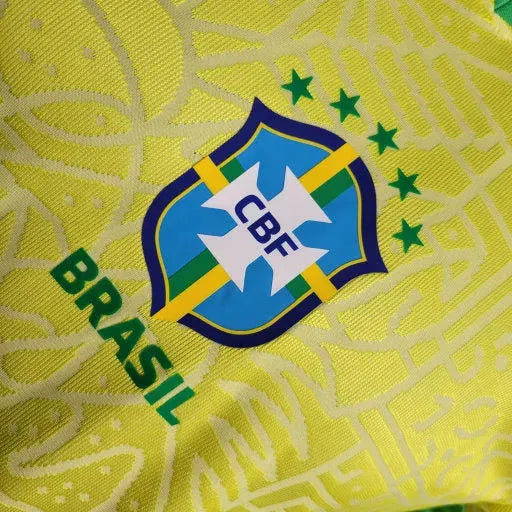 Camisa Brasil Home 24/25 - Jogador Masculina Amarela Escudo no Meio