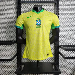 Camisa Brasil Home 24/25 - Jogador Masculina Amarela Escudo no Meio