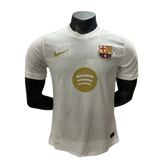 Camisa Barcelona Edição Especial 25/26 - Jogador Masculina Branca e Dourada
